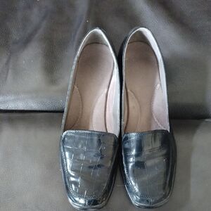AEROSOLES Black Flats Sleek Loafers